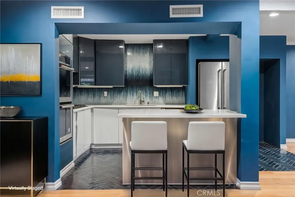 4425 Whitsett Avenue #210 Studio City, CA 91604
