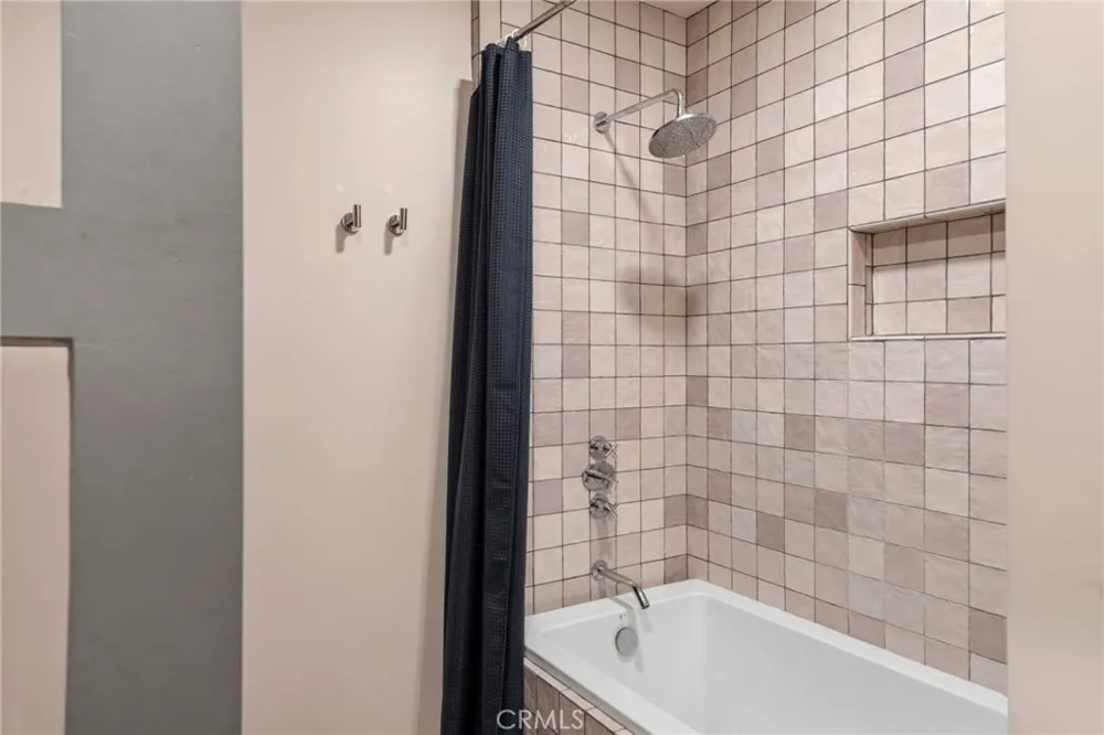 4425 Whitsett Avenue #210 Studio City, CA 91604
