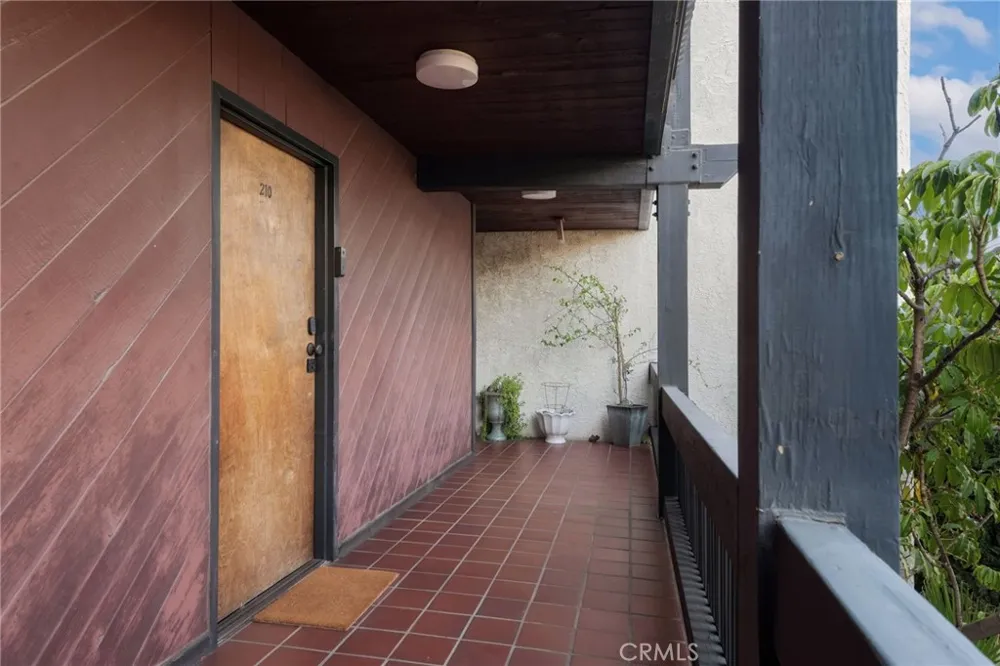 4425 Whitsett Avenue #210 Studio City, CA 91604