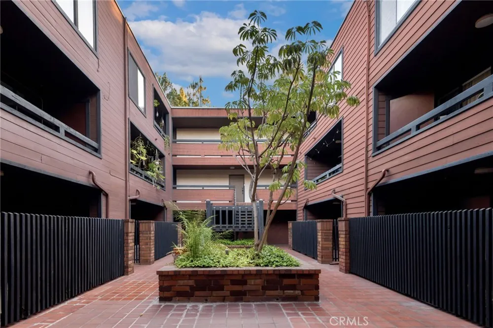 4425 Whitsett Avenue #210 Studio City, CA 91604