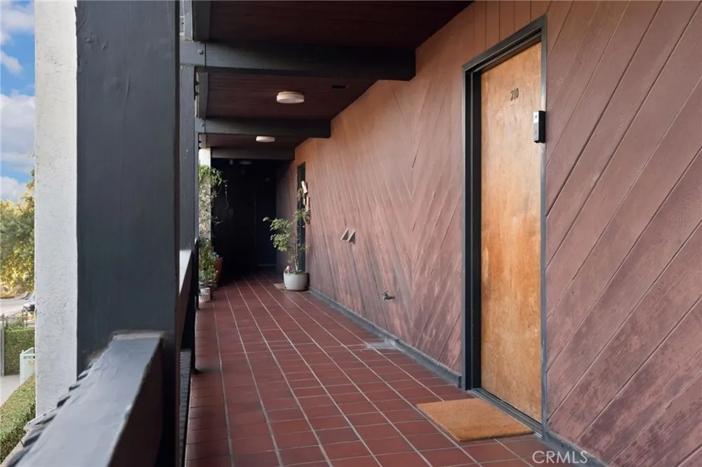 4425 Whitsett Avenue #210 Studio City, CA 91604