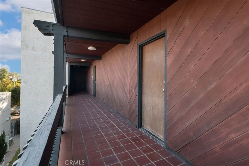 4425 Whitsett Avenue #210 Studio City, CA 91604