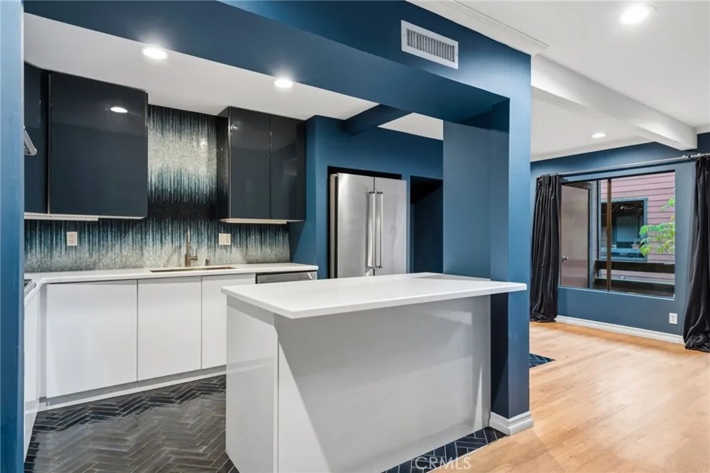 4425 Whitsett Avenue #210 Studio City, CA 91604