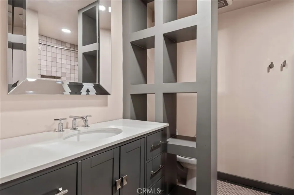 4425 Whitsett Avenue #210 Studio City, CA 91604