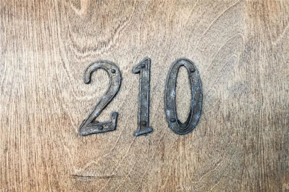 4425 Whitsett Avenue #210 Studio City, CA 91604