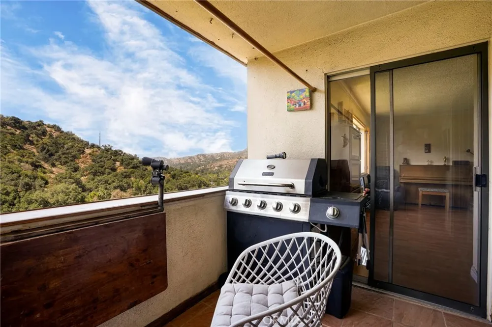 1935 Alpha Road #230 Glendale, CA 91208