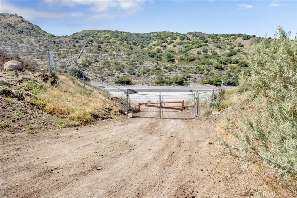 10200 Willow Springs Lane Sunland, CA 91040