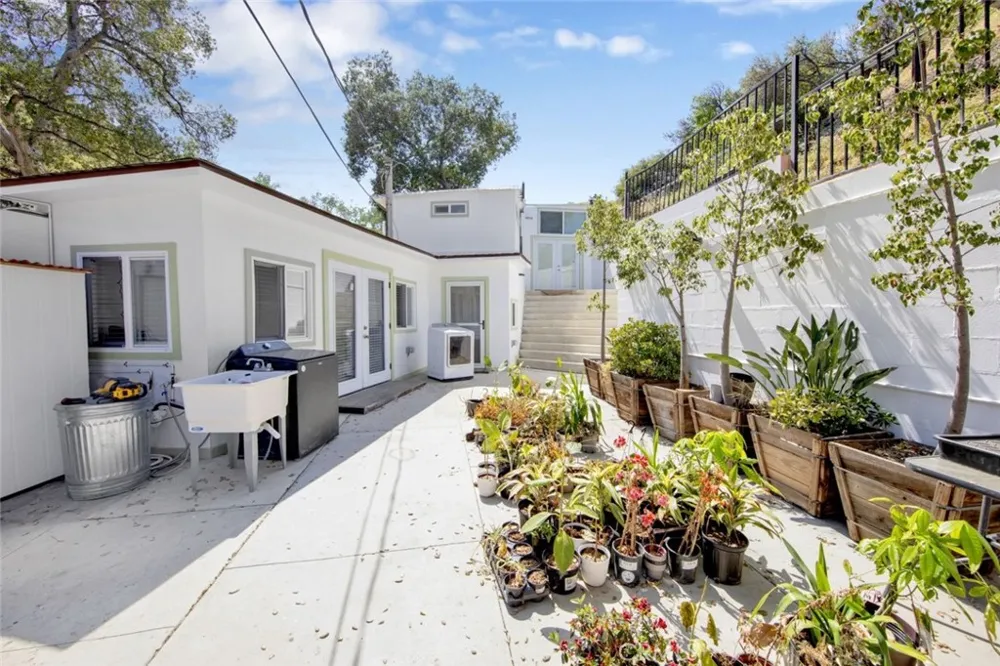 10200 Willow Springs Lane Sunland, CA 91040