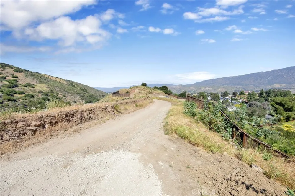 10200 Willow Springs Lane Sunland, CA 91040