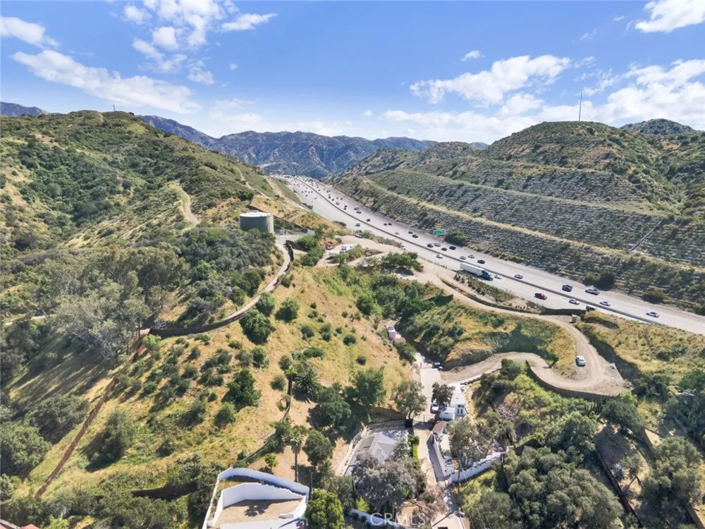 10200 Willow Springs Lane Sunland, CA 91040