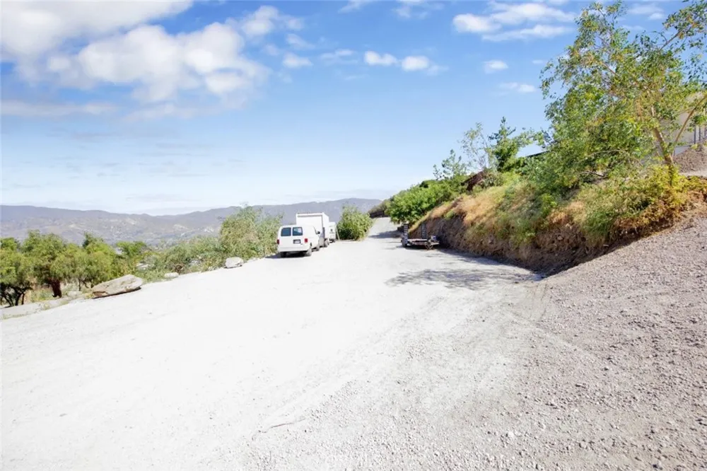 10200 Willow Springs Lane Sunland, CA 91040