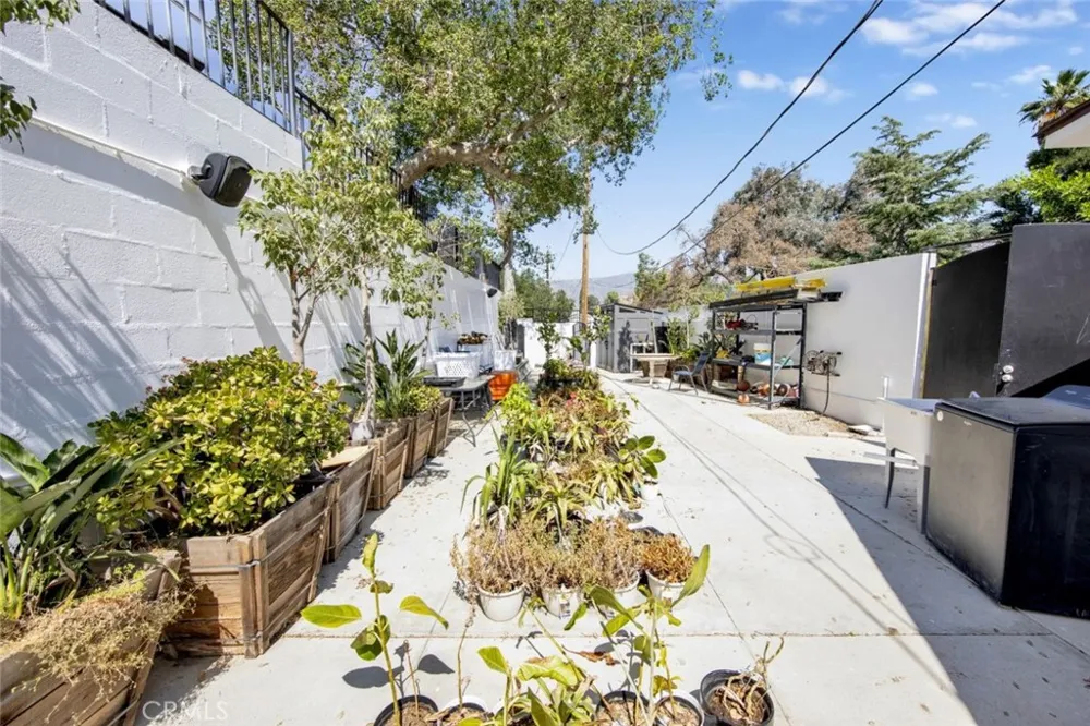 10200 Willow Springs Lane Sunland, CA 91040