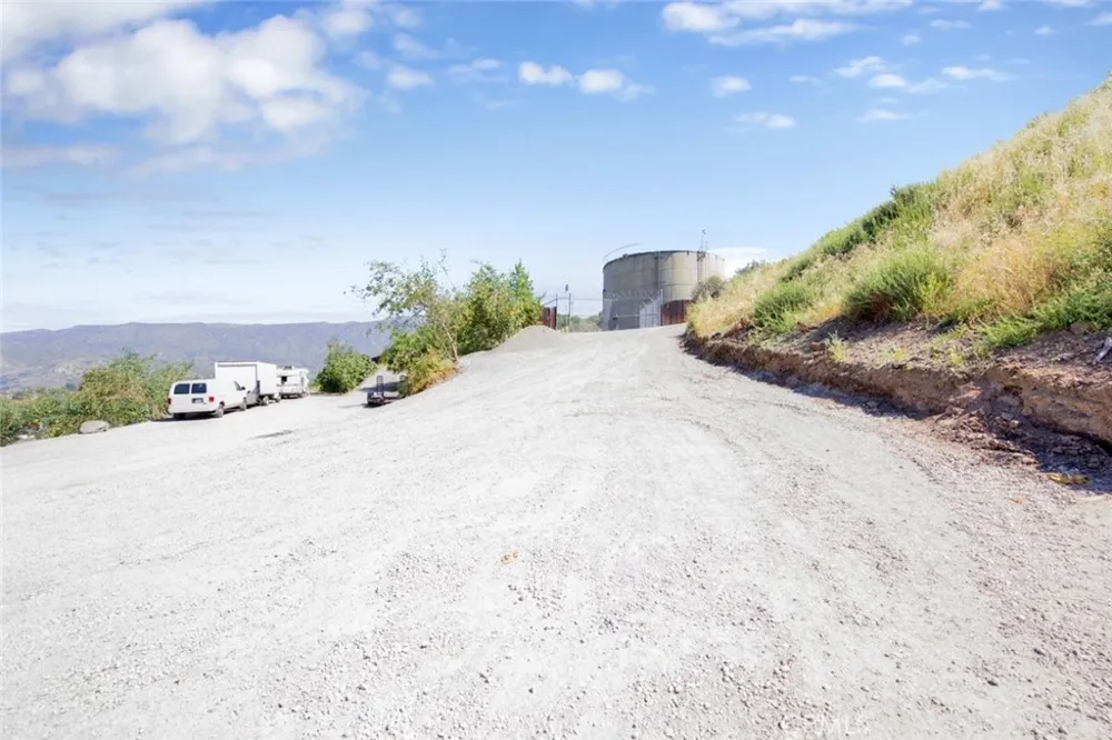 10200 Willow Springs Lane Sunland, CA 91040