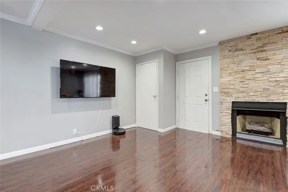 10260 Plainview Avenue #22 Tujunga, CA 91042