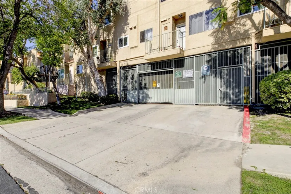 10260 Plainview Avenue #22 Tujunga, CA 91042