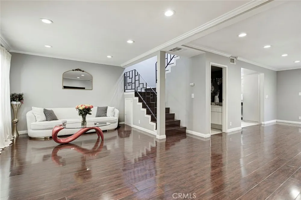 10260 Plainview Avenue #22 Tujunga, CA 91042