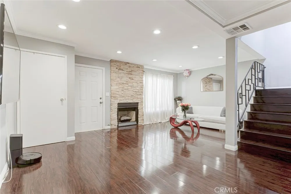 10260 Plainview Avenue #22 Tujunga, CA 91042