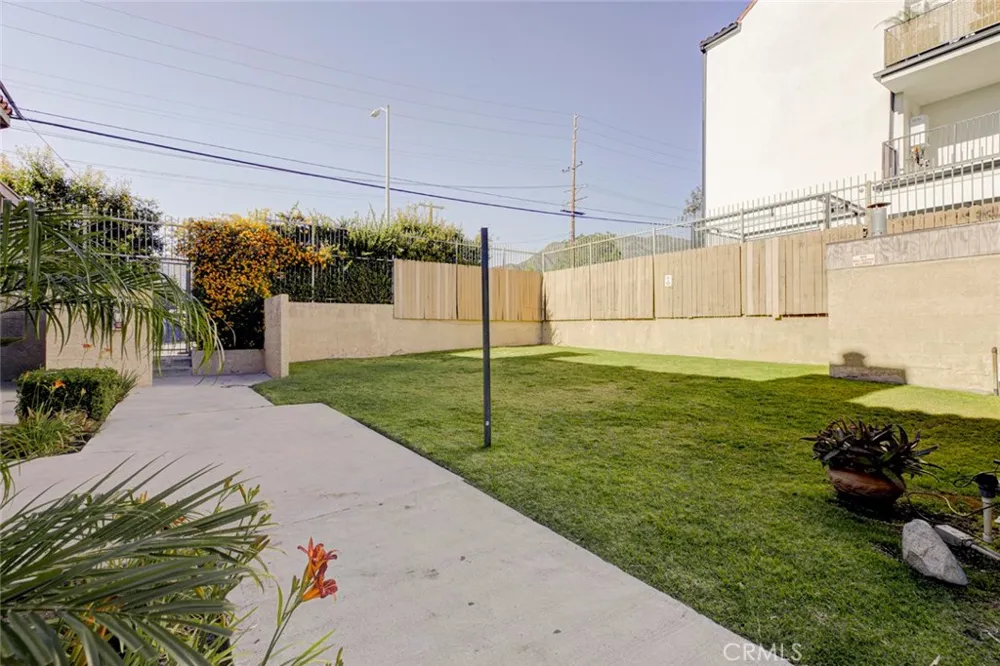 10260 Plainview Avenue #22 Tujunga, CA 91042