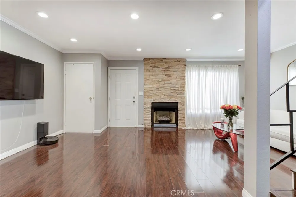 10260 Plainview Avenue #22 Tujunga, CA 91042