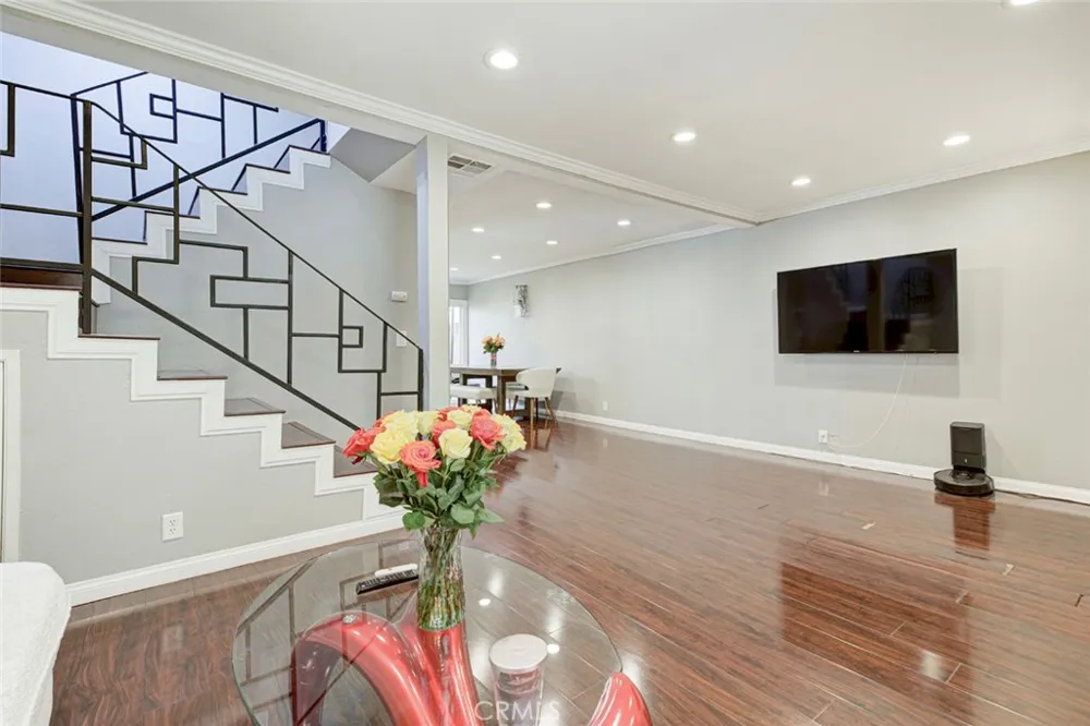 10260 Plainview Avenue #22 Tujunga, CA 91042