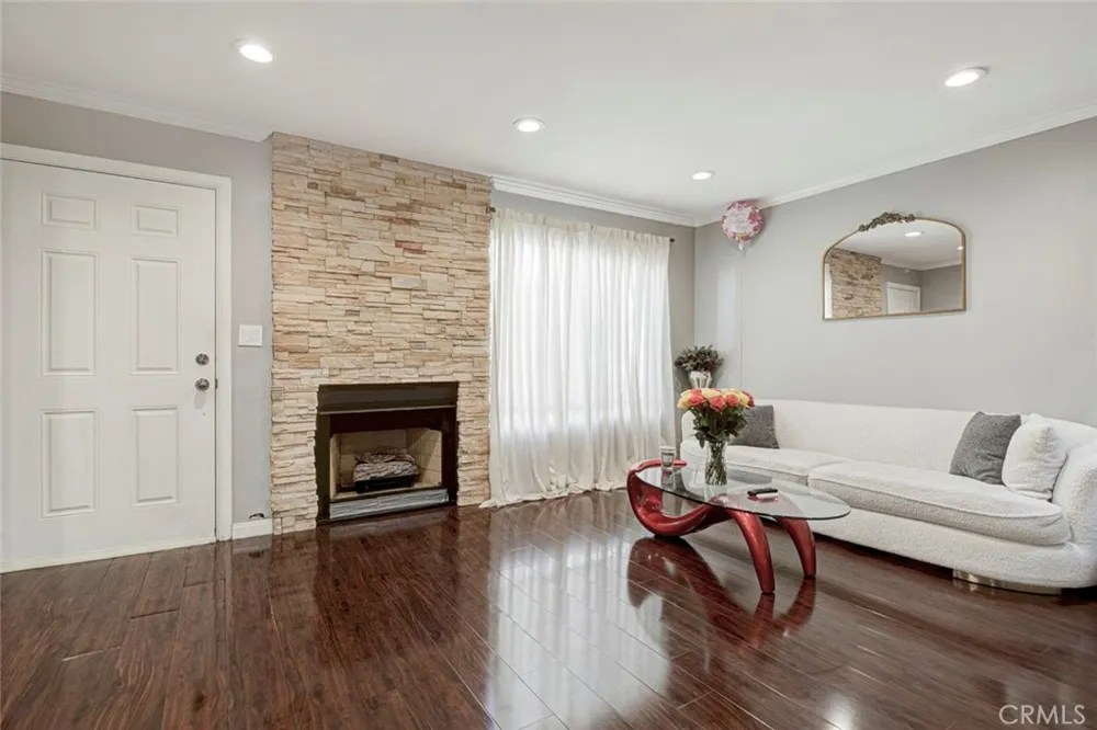 10260 Plainview Avenue #22 Tujunga, CA 91042