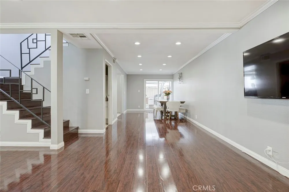 10260 Plainview Avenue #22 Tujunga, CA 91042