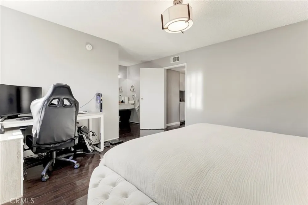 10260 Plainview Avenue #22 Tujunga, CA 91042