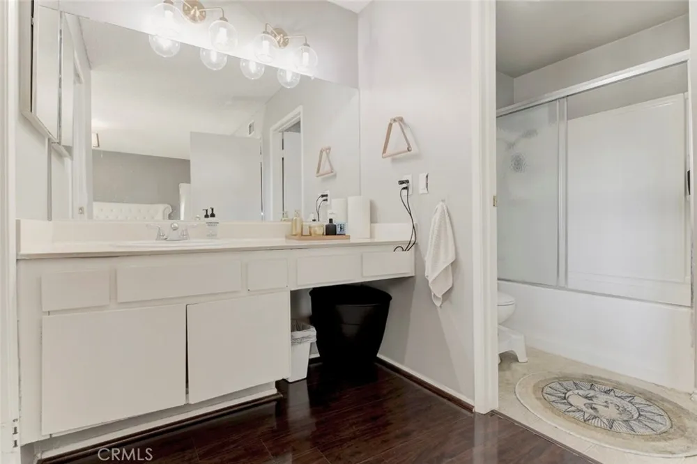 10260 Plainview Avenue #22 Tujunga, CA 91042