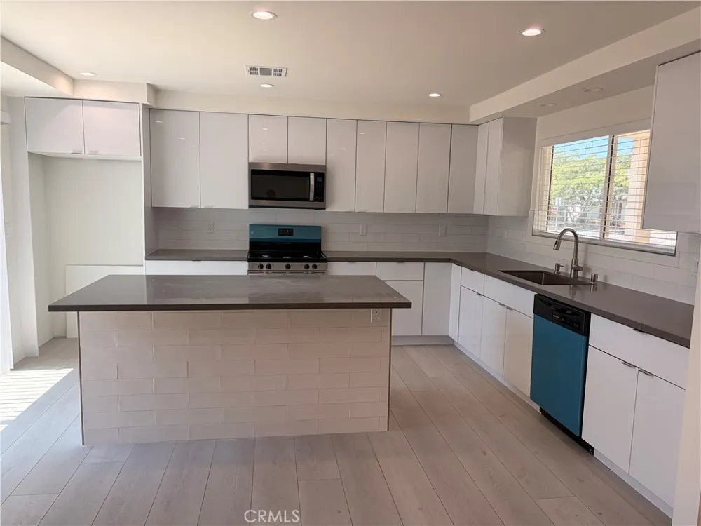 13414 Herron Los Angeles, CA 91342