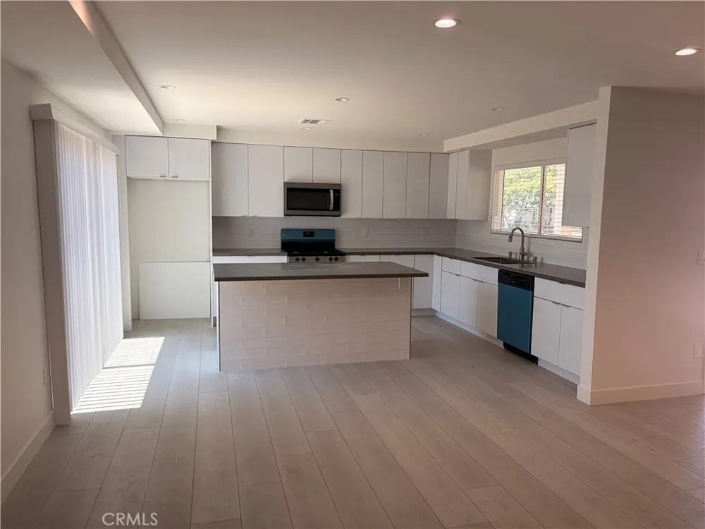 13414 Herron Los Angeles, CA 91342