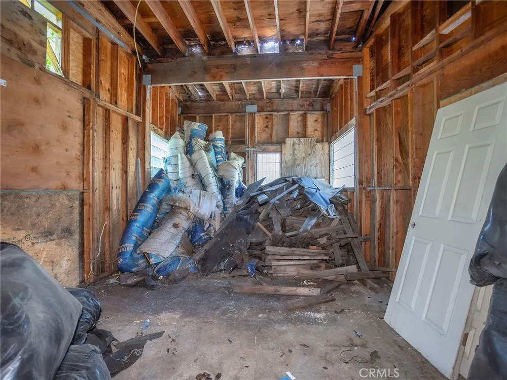 4463 Bellflower Avenue West Toluca Lake, CA 91602