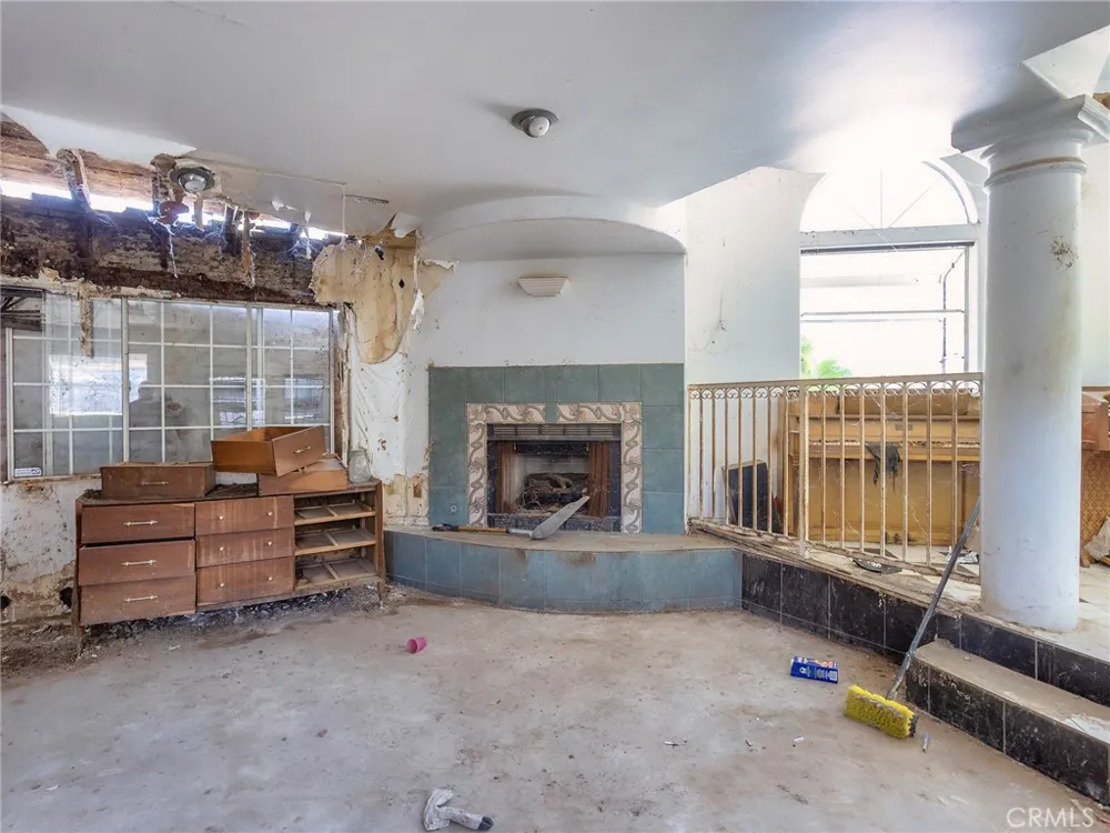 4463 Bellflower Avenue West Toluca Lake, CA 91602