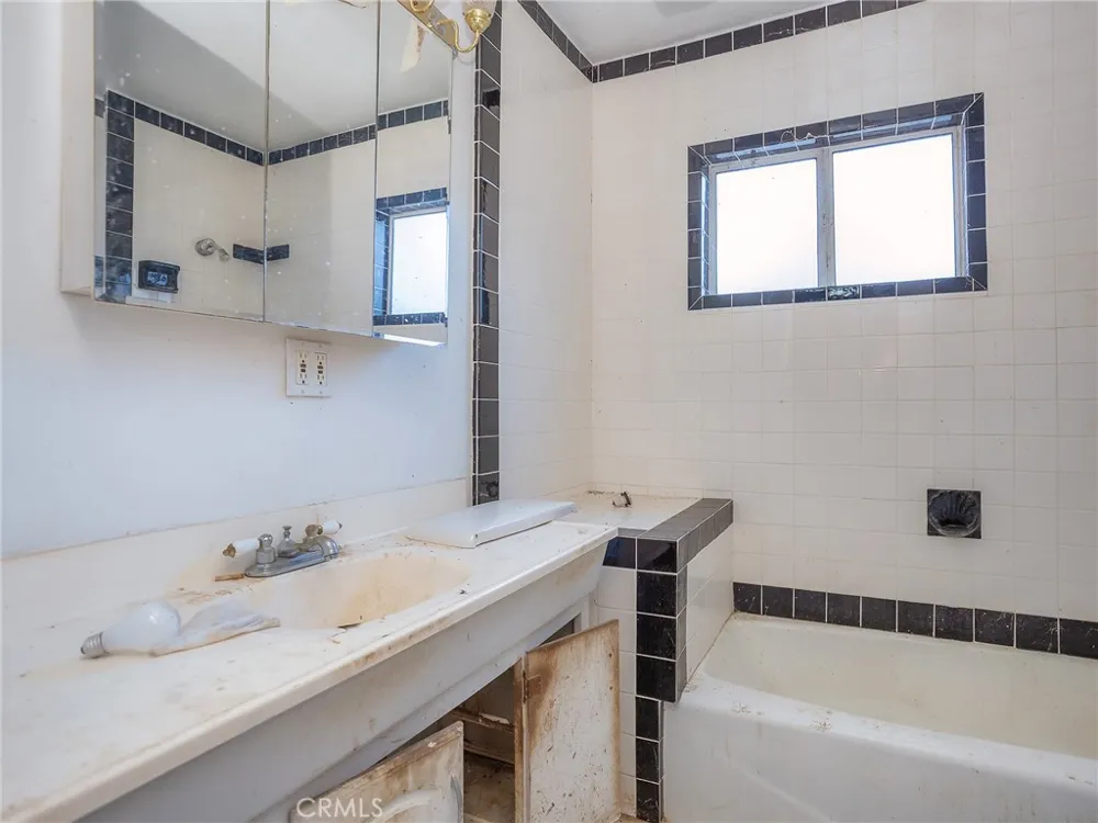 4463 Bellflower Avenue West Toluca Lake, CA 91602
