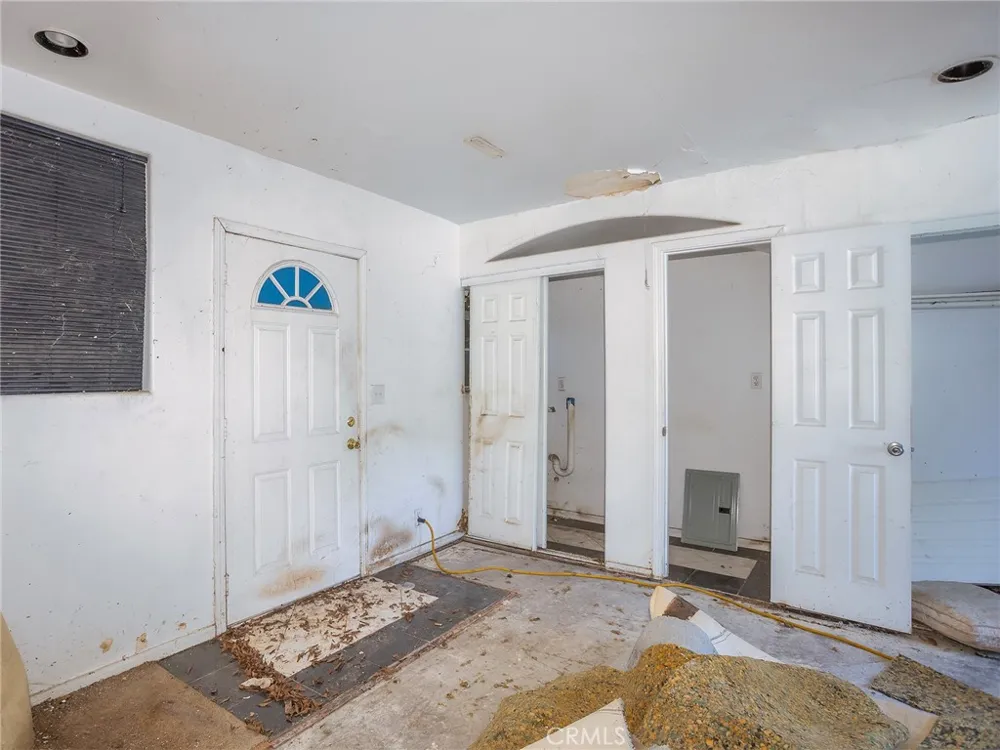 4463 Bellflower Avenue West Toluca Lake, CA 91602