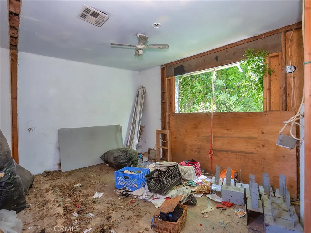 4463 Bellflower Avenue West Toluca Lake, CA 91602