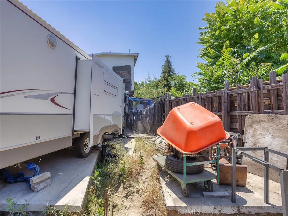 4463 Bellflower Avenue West Toluca Lake, CA 91602