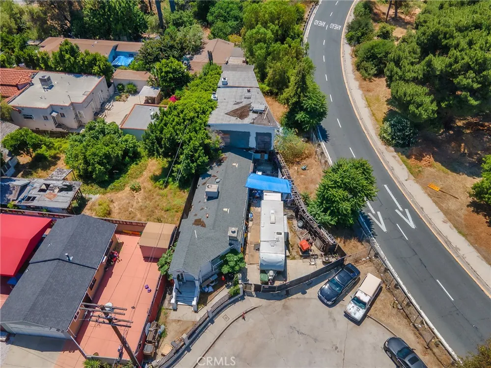 4463 Bellflower Avenue West Toluca Lake, CA 91602