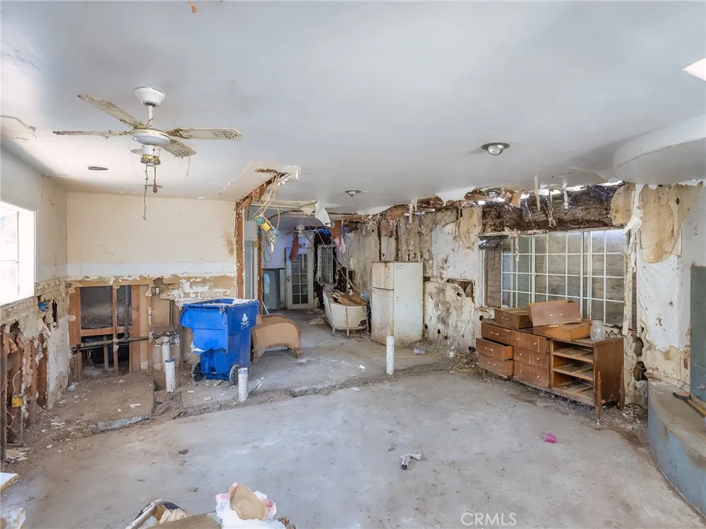 4463 Bellflower Avenue West Toluca Lake, CA 91602