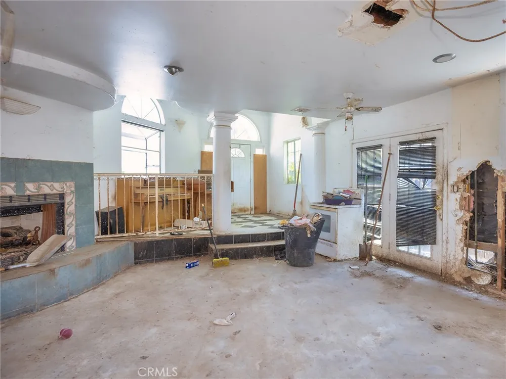 4463 Bellflower Avenue West Toluca Lake, CA 91602