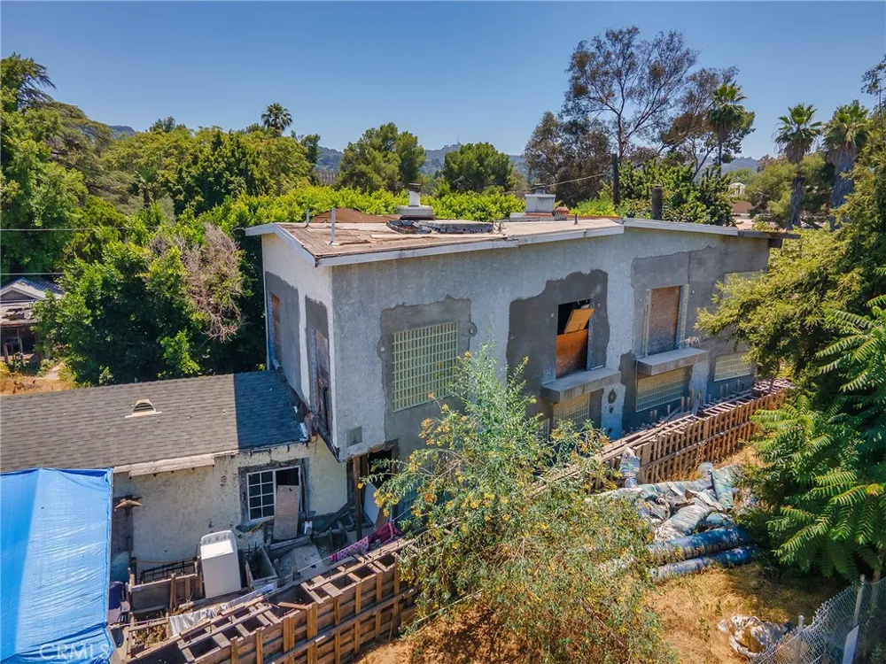 4463 Bellflower Avenue West Toluca Lake, CA 91602