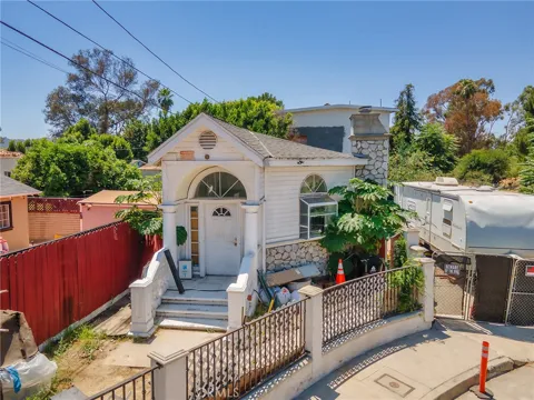 4463 Bellflower Avenue