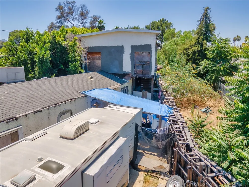 4463 Bellflower Avenue West Toluca Lake, CA 91602