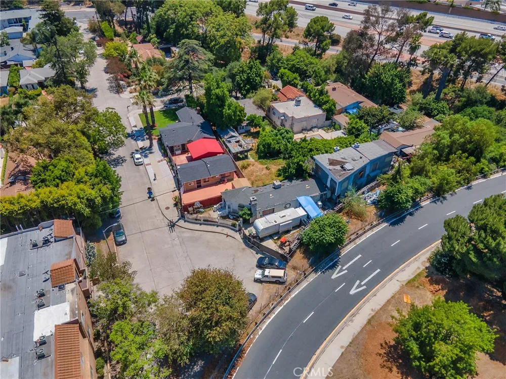 4463 Bellflower Avenue West Toluca Lake, CA 91602
