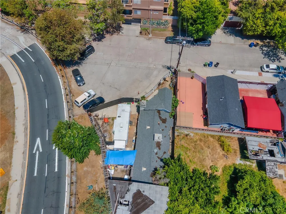 4463 Bellflower Avenue West Toluca Lake, CA 91602