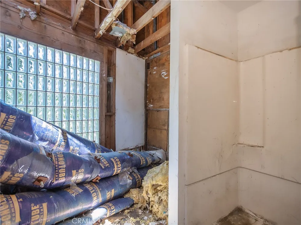 4463 Bellflower Avenue West Toluca Lake, CA 91602