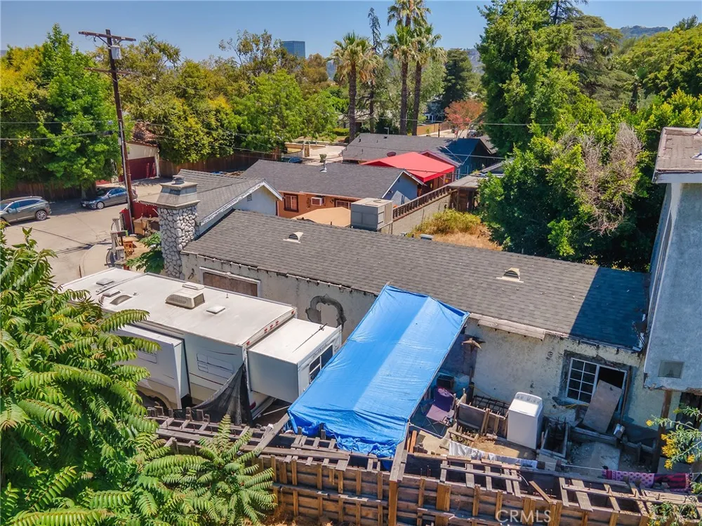4463 Bellflower Avenue West Toluca Lake, CA 91602