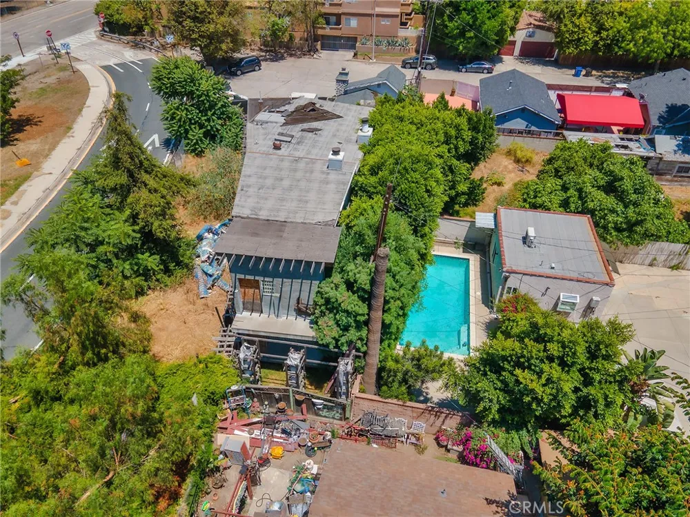 4463 Bellflower Avenue West Toluca Lake, CA 91602