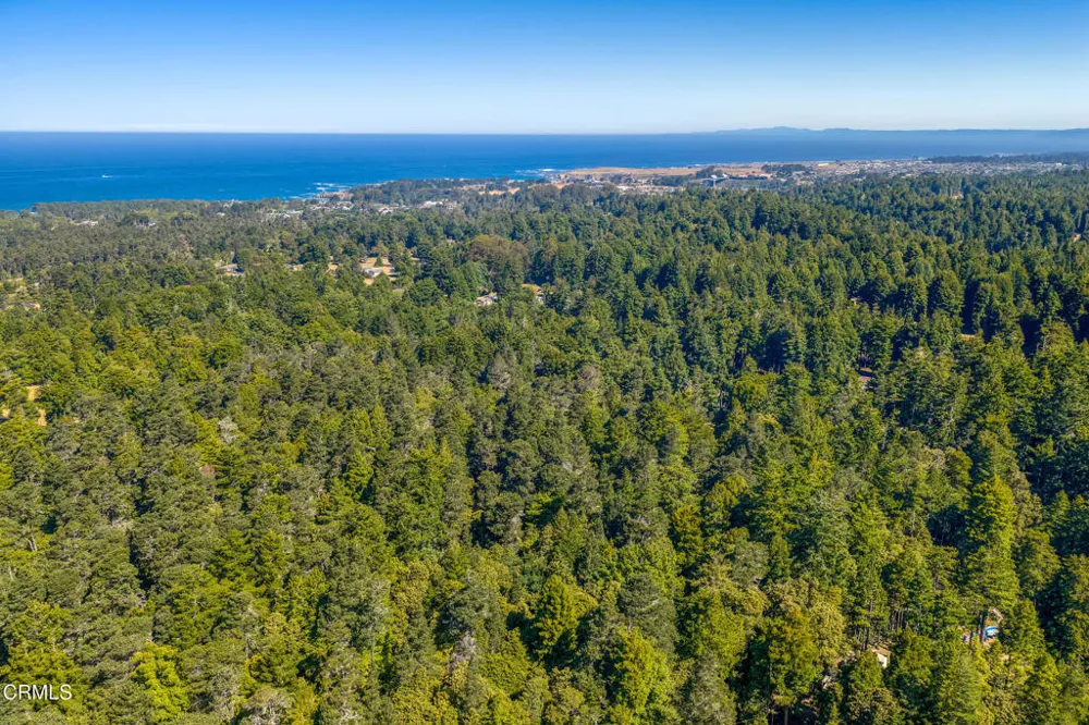 32401 Creekside Lane Fort Bragg, CA 95437