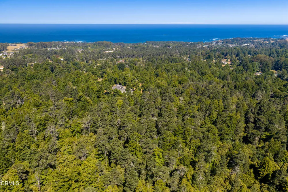 32401 Creekside Lane Fort Bragg, CA 95437