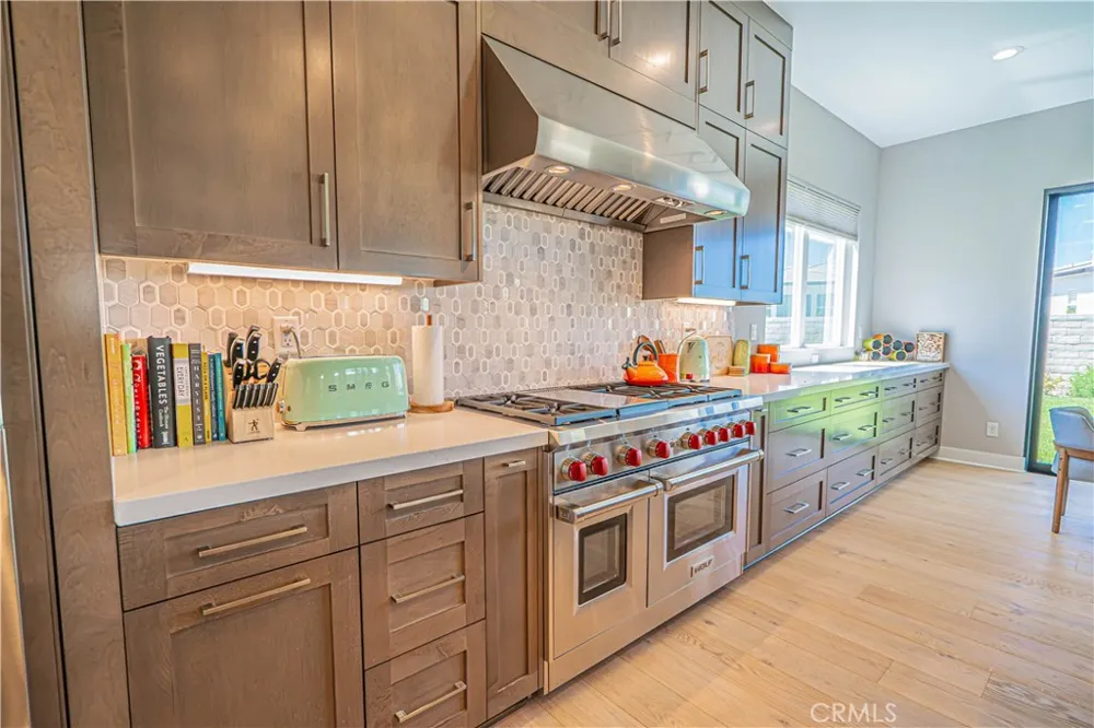 27871 Screenplay Place Valencia, CA 91381